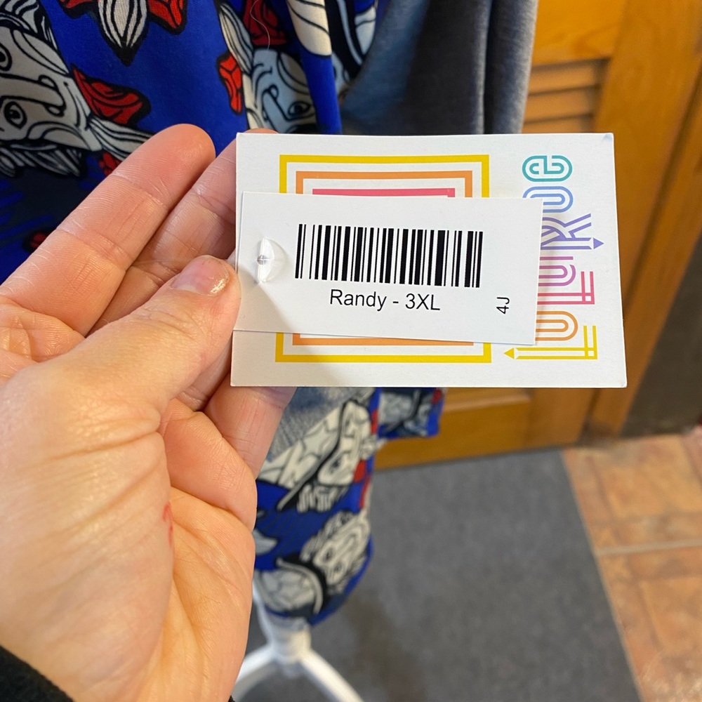 LulaRoe Randy top - Picture 4 of 10